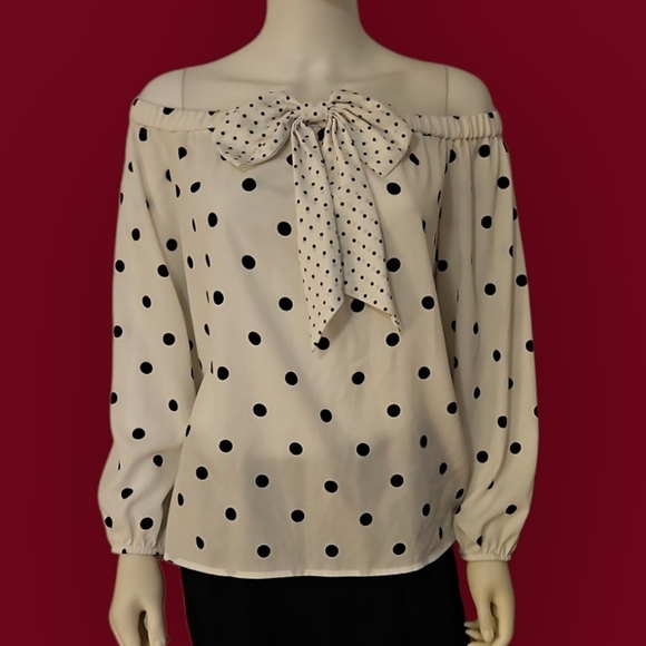 RILEY & RAE Black and WhitePolka Dot Bow Off-Shoulder Coquette Top - Picture 1 of 8